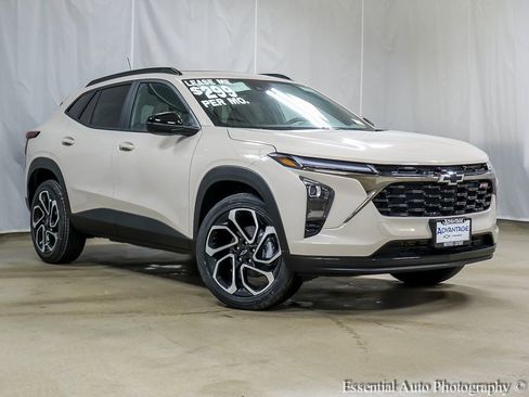 New 2026 Chevrolet Trax RS w/ Sunroof Package FWD image 2