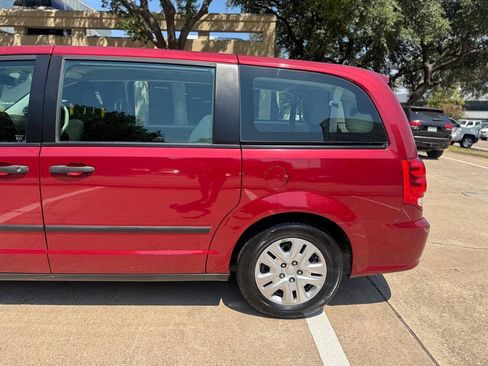 Used 2015 Dodge Grand Caravan American Value Package w/ UConnect Hands-Free Group FWD image 5