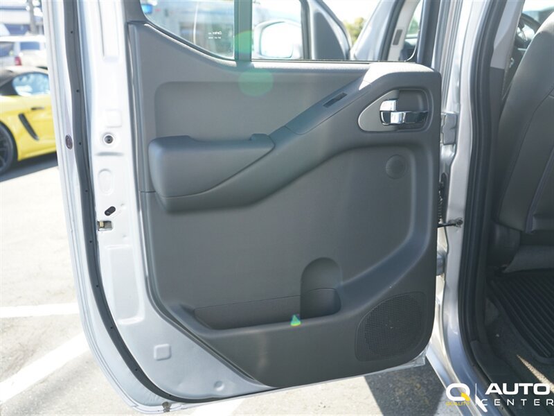 Used 2017 Nissan Frontier PRO-4X AWD/4WD image 24