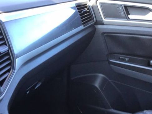 Used 2020 Volkswagen Atlas Cross Sport SE image 27