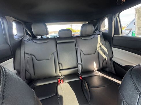 Used 2025 Jeep Compass Limited image 37