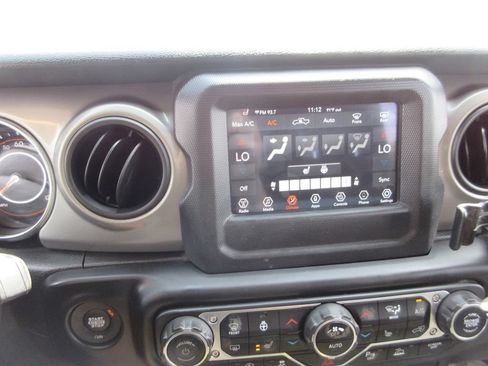 Used 2021 Jeep Gladiator Sport AWD/4WD image 25