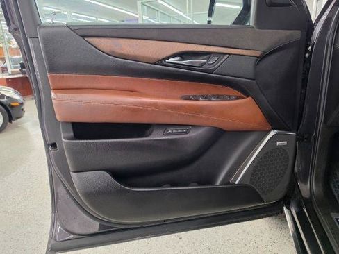 Used 2016 Cadillac Escalade ESV Premium AWD/4WD image 28