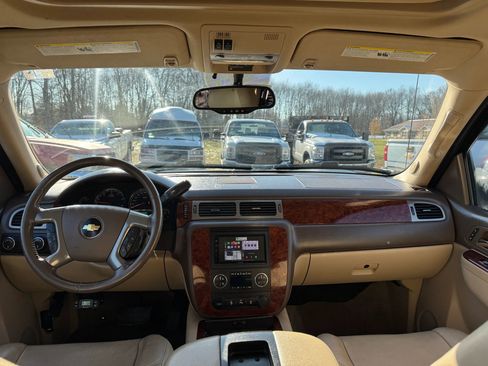 Used 2013 Chevrolet Avalanche LTZ image 25