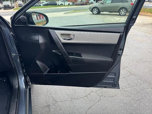 Used 2017 Toyota Corolla LE image 21