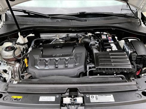 Used 2018 Volkswagen Tiguan SE w/ Panoramic Sunroof Package image 32