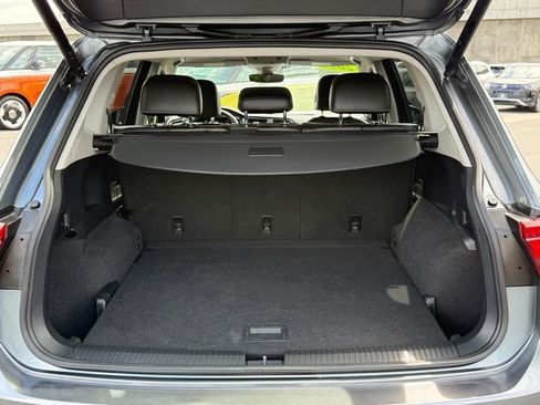 Used 2022 Volkswagen Tiguan SE w/ Panoramic Sunroof Package AWD/4WD image 8