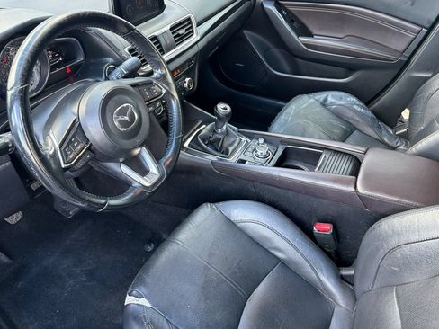 Used 2018 MAZDA MAZDA3 Grand Touring w/ Premium Equipment Package FWD image 9
