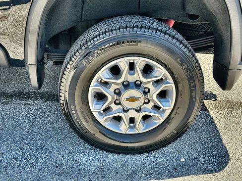 Used 2024 Chevrolet Silverado 2500 LTZ w/ LTZ Convenience Package image 32