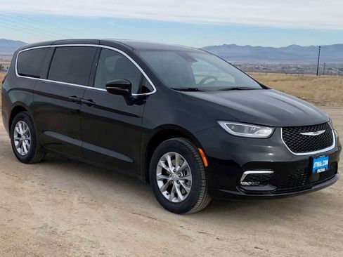 New 2026 Chrysler Pacifica Select image 2