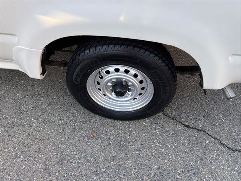 Used 1989 Toyota Pickup Deluxe image 10