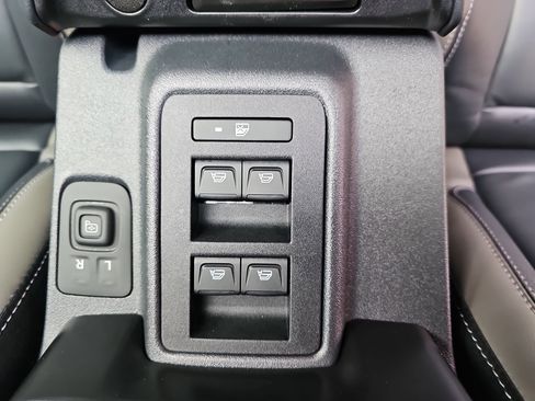 Used 2025 Ford Bronco Outer Banks w/ Sasquatch Package image 30