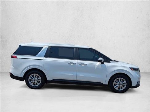 Used 2022 Kia Carnival LX FWD image 4
