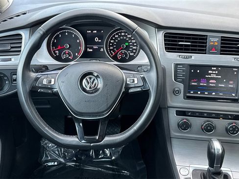 Used 2017 Volkswagen Golf Wolfsburg Edition image 17