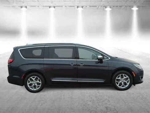Used 2020 Chrysler Pacifica Limited w/ Advanced Safetytec Group FWD image 9
