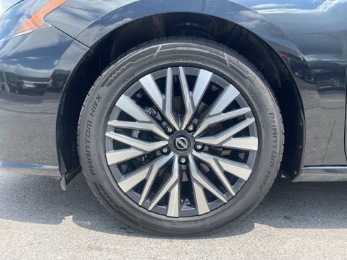 Used 2024 Nissan Altima 2.5 SV FWD image 30