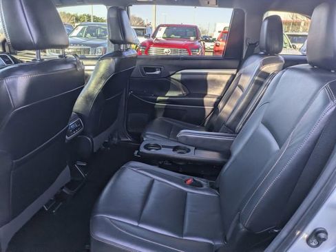 Used 2018 Toyota Highlander XLE image 28