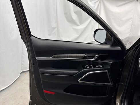 Used 2025 Kia Telluride EX image 11