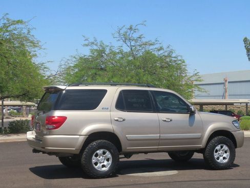 Used 2005 Toyota Sequoia SR5 AWD/4WD image 6