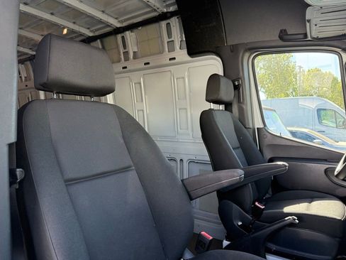 Used 2023 Mercedes-Benz Sprinter 2500 image 3