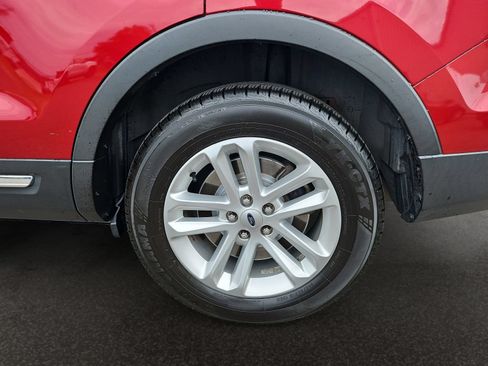 Used 2017 Ford Explorer XLT w/ Equipment Group 202A FWD image 44