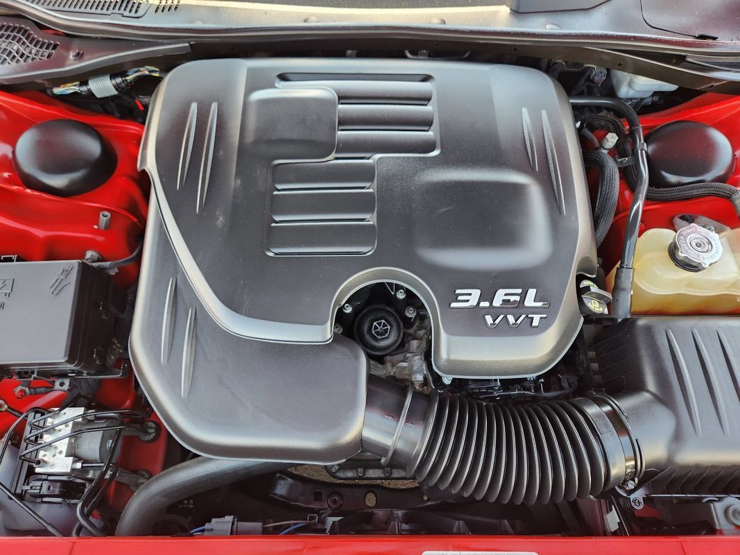 Used 2015 Dodge Challenger SXT w/ Driver Convenience Group RWD image 34