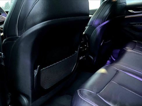 Used 2024 Jeep Grand Cherokee Limited image 12