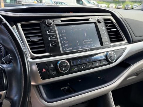 Used 2019 Toyota Highlander XLE AWD/4WD image 19