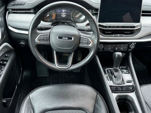 Used 2024 Jeep Compass Latitude image 15