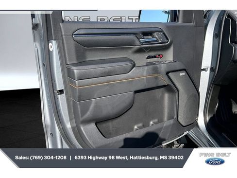 Used 2024 GMC Sierra 1500 AT4 w/ Technology Package AWD/4WD image 18