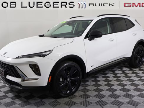 Certified 2025 Buick Envision Sport Touring image 4