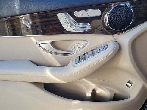 Used 2022 Mercedes-Benz GLC 300 image 22