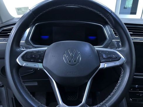 Used 2022 Volkswagen Tiguan SE image 25