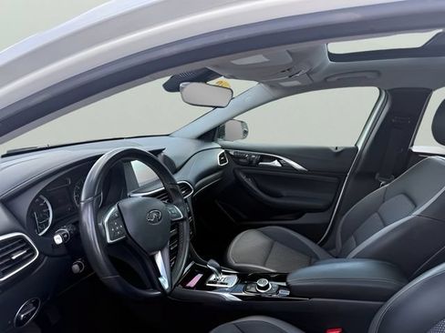 Used 2019 INFINITI QX30 AWD w/ Navigation Package image 9