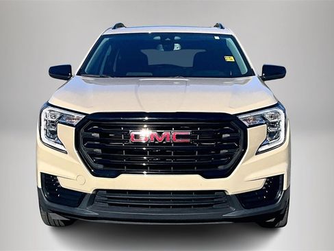 Certified 2023 GMC Terrain SLE w/ Driver Convenience Package image 4