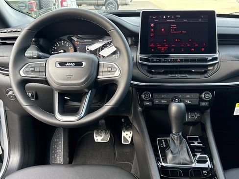 New 2026 Jeep Compass Latitude image 7