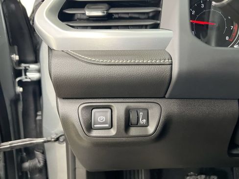 Used 2023 GMC Acadia SLE FWD image 17