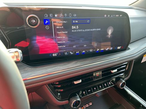 New 2025 Chevrolet Suburban Premier image 16