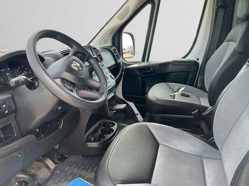 Used 2025 RAM ProMaster 2500 w/ Convenience Group FWD image 9