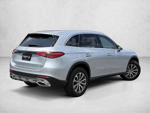 Used 2025 Mercedes-Benz GLC 300 4MATIC image 5