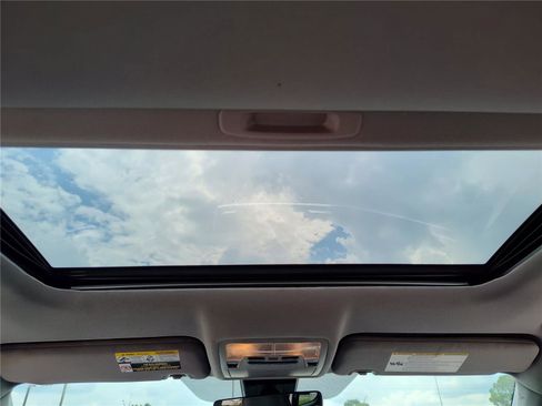 Used 2017 Toyota Highlander SE image 23