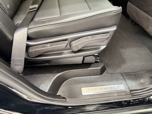Used 2025 GMC Yukon Denali image 25