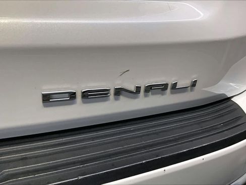Used 2022 GMC Yukon XL Denali image 10