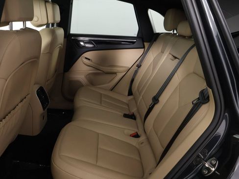 Certified 2026 Porsche Macan AWD/4WD image 33