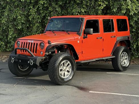 Used 2015 Jeep Wrangler Unlimited Rubicon w/ Connectivity Group image 4