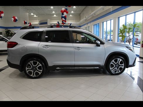 Used 2023 Subaru Ascent Limited w/ Technology Package AWD/4WD image 4