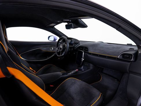 Used 2023 McLaren Artura image 20