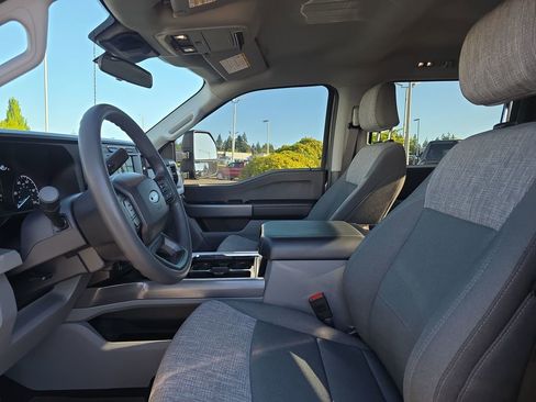Used 2024 Ford F250 XLT AWD/4WD image 5