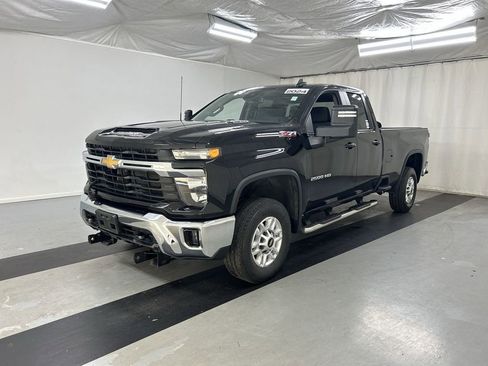 Used 2024 Chevrolet Silverado 2500 LT w/ Convenience Package AWD/4WD image 4