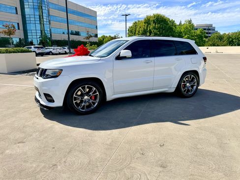 Used 2014 Jeep Grand Cherokee SRT8 w/ Luxury Group II AWD/4WD image 32